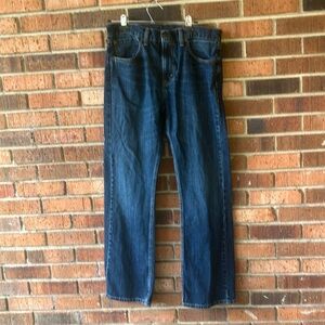 Mens size 34 inches in waist by 32 inches in length jeans✨Levi 527